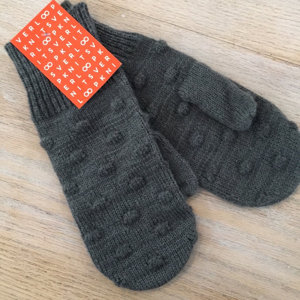 Knit Pom mittens
